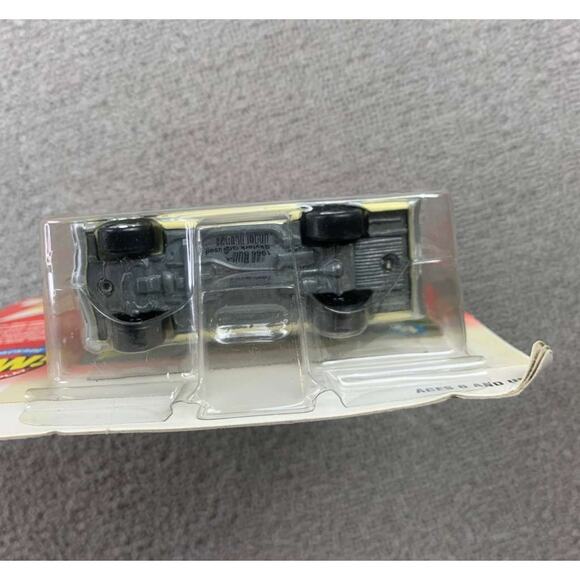 Johnny Lightning 1966 Buick Skylark GS Muscle Cars USA Diecast 1 64 New Casting - Picture 4 of 5